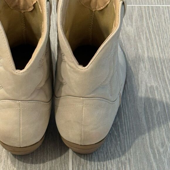 Soda Women's Tan Ankle Boots - Picture 5 of 6